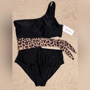 Meet Curve Black and Tan Leopard Women's One Piece Swimsuit Size Medium